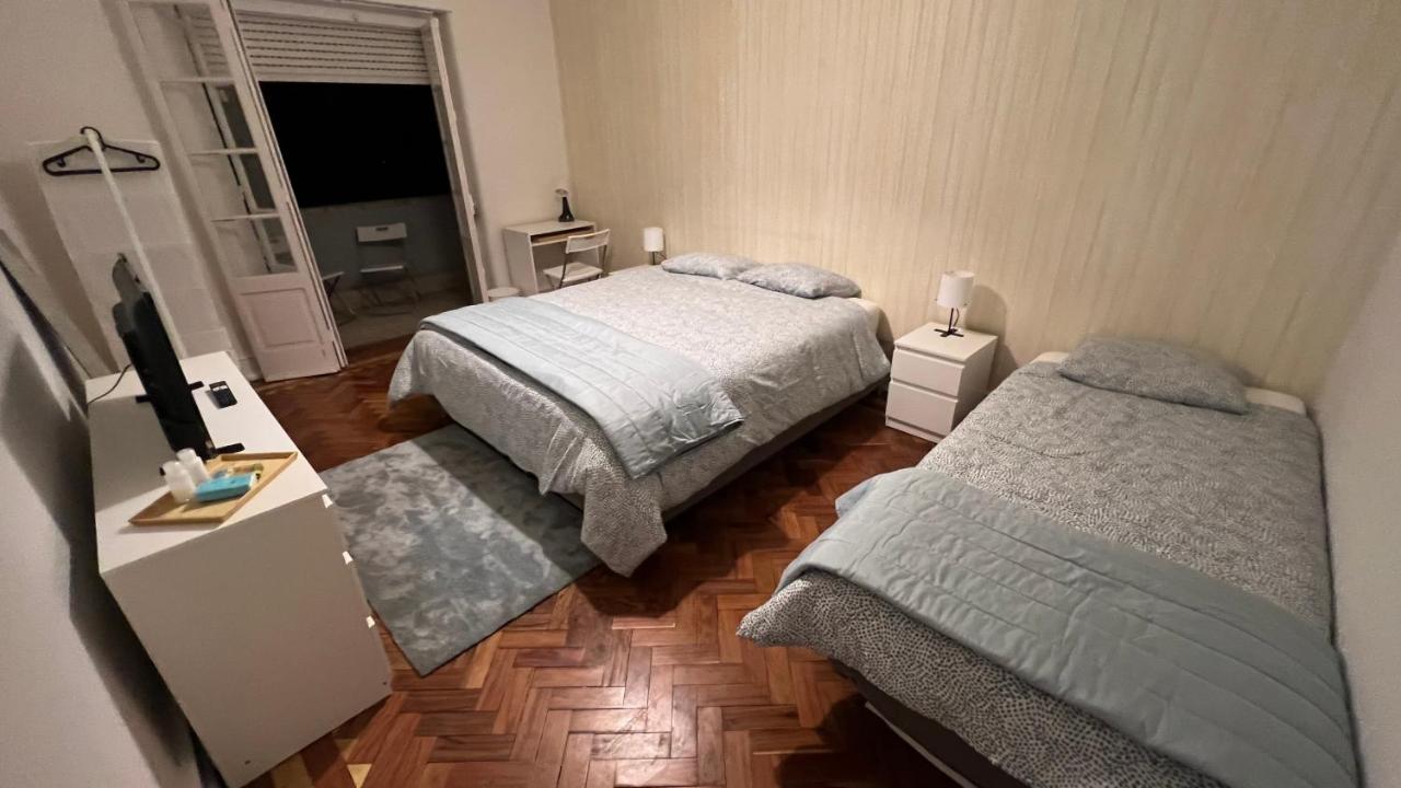 Habitacion Privada Para 3 Grande Con Balcon Лісабон Екстер'єр фото